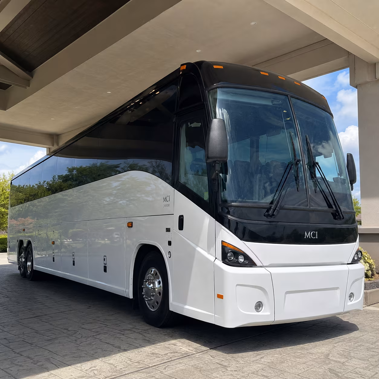airport shuttles between charlottesville and cho ric iad beyond