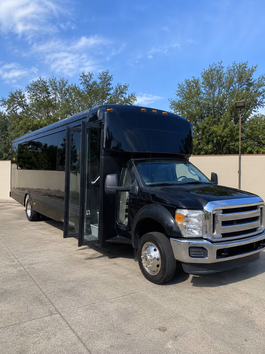 charlottesville 20 passenger party bus