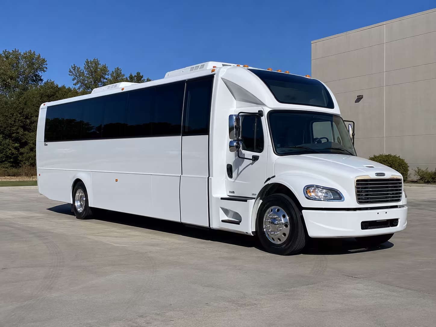 charlottesville 28 passenger party bus