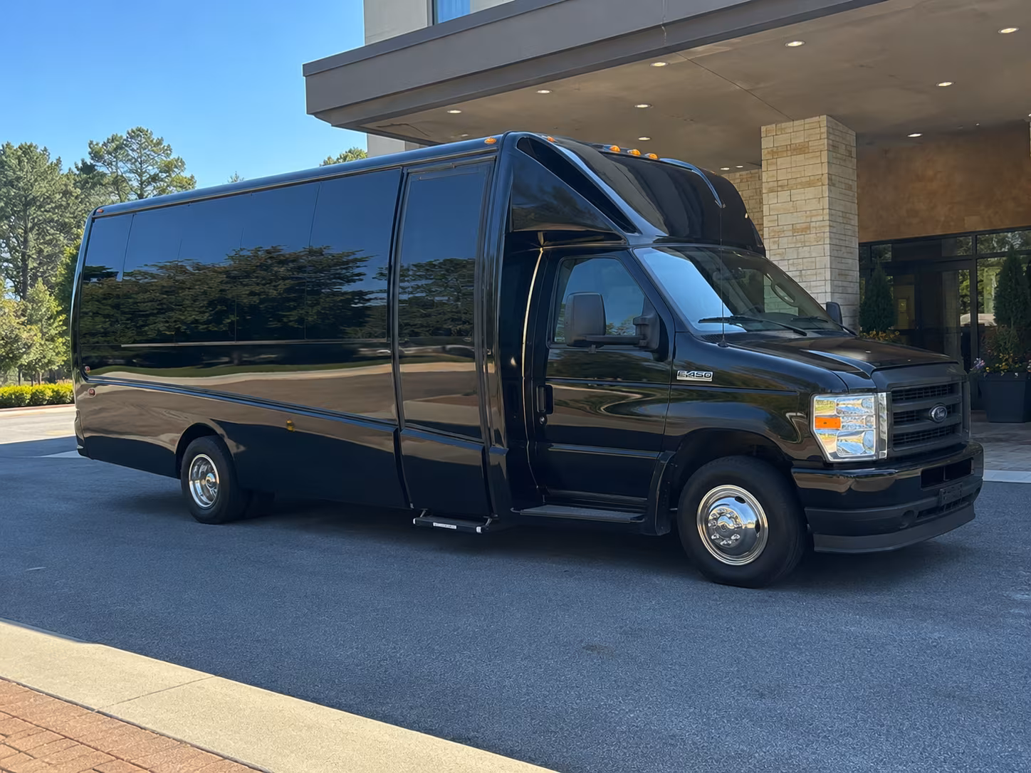 charlottesvillecharterbuscompany com can help you plan a day at shenandoah or natural bridge