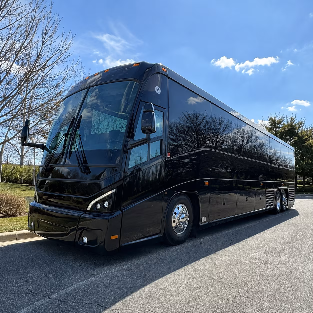 charlottesvillecharterbuscompany com makes it easy to arrange wine country visitor group airport pickups