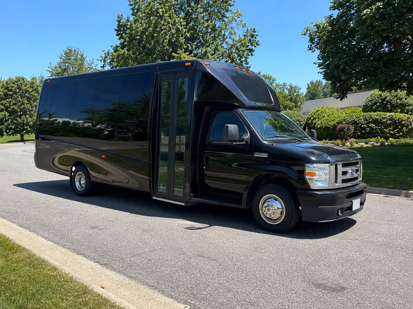 norfolk book the perfect ride with norfolk prom bus rentals