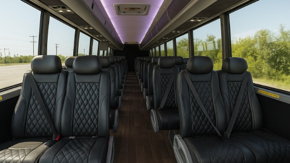 hampton 28 passenger minibus